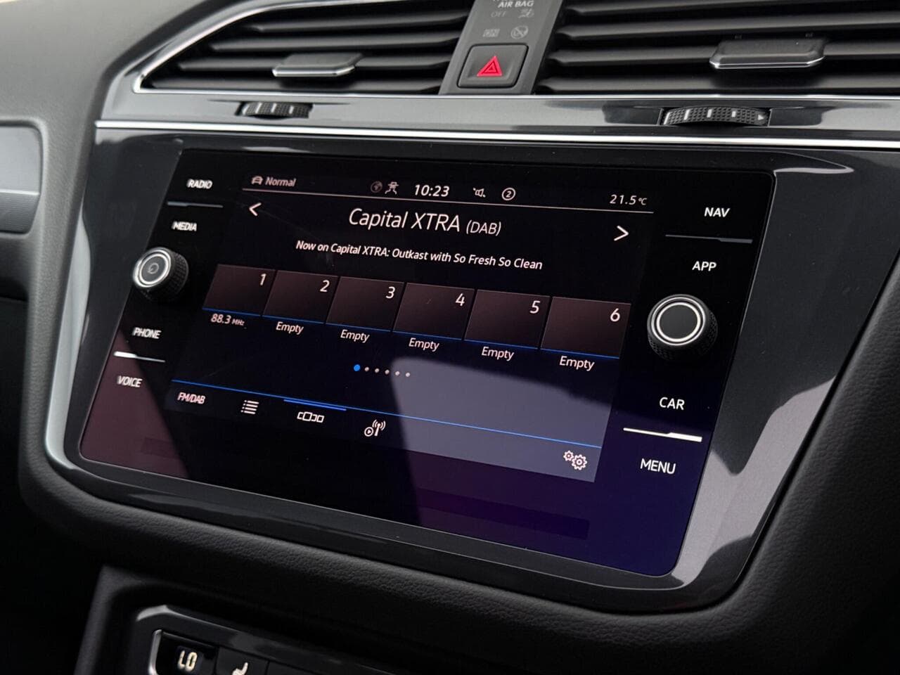 Volkswagen Tiguan Allspace thumbnail Infotainment System