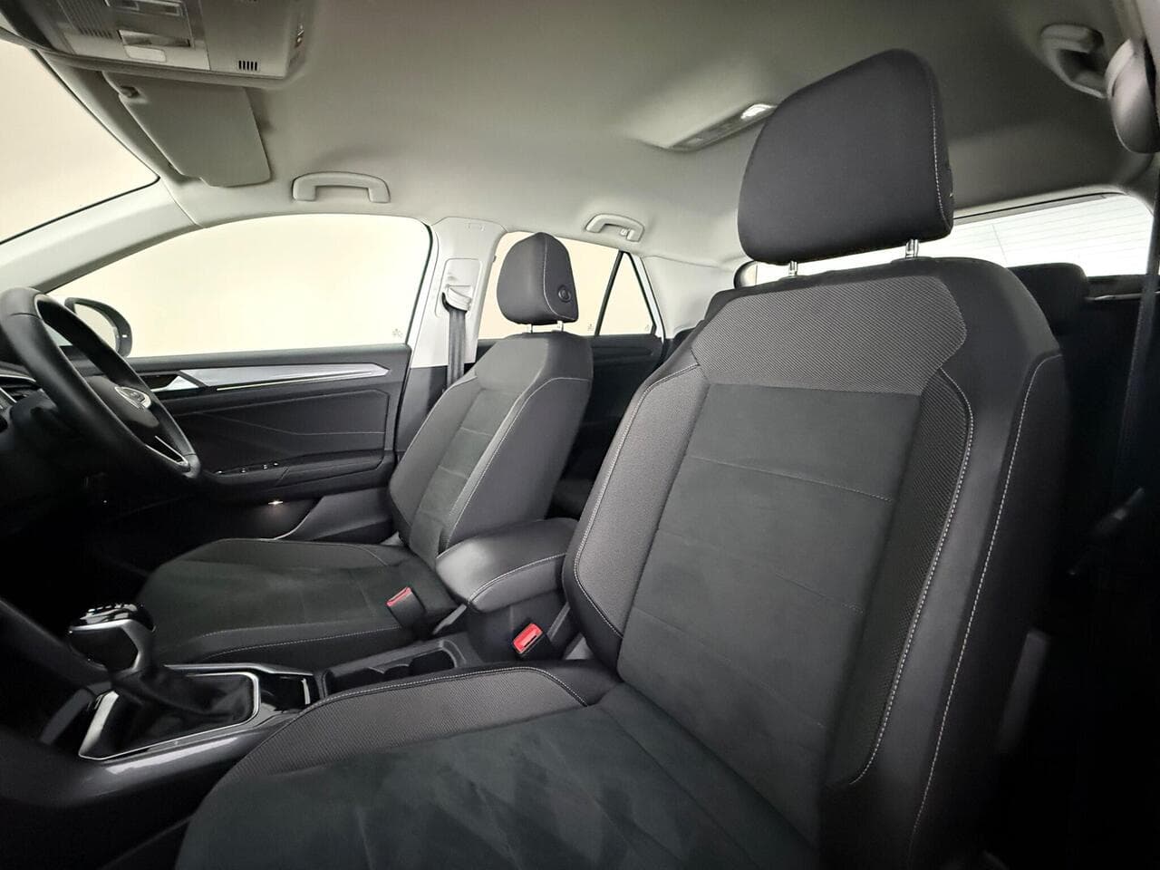 Volkswagen T-Roc thumbnail Seat Front Passenger