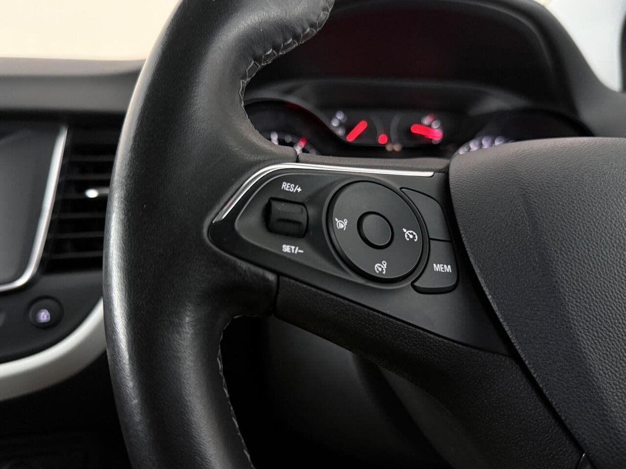 Vauxhall Crossland X thumbnail Misc Controls