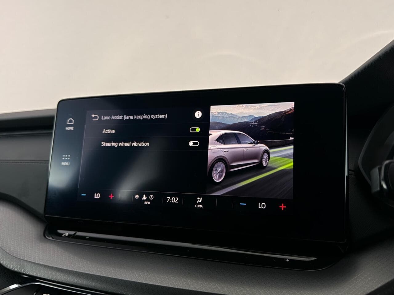 Skoda Octavia thumbnail Infotainment System