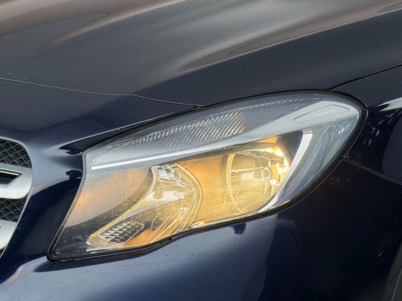 Mercedes-Benz GLA thumbnail Lights Front