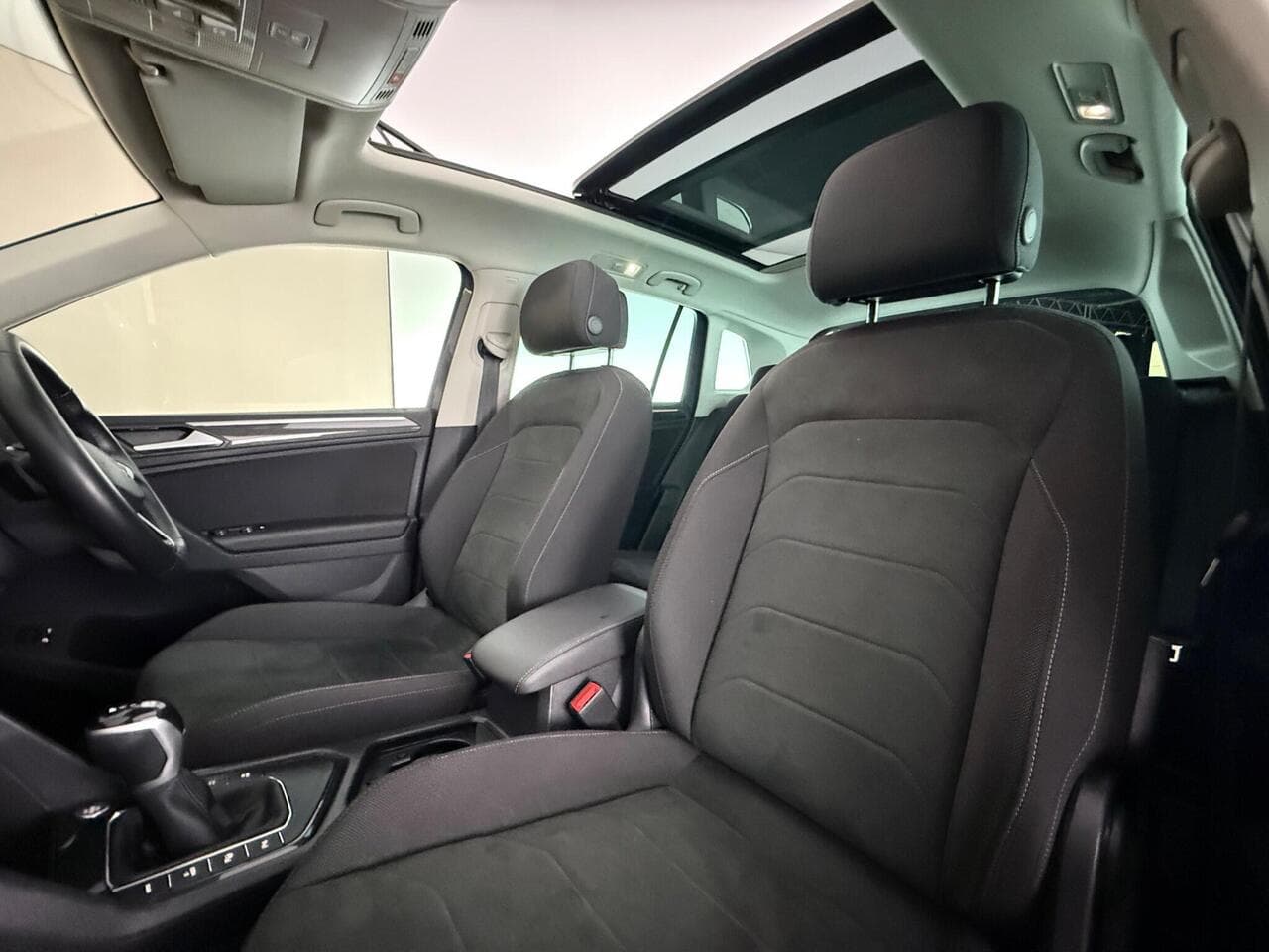 Volkswagen Tiguan thumbnail Seat Front Passenger