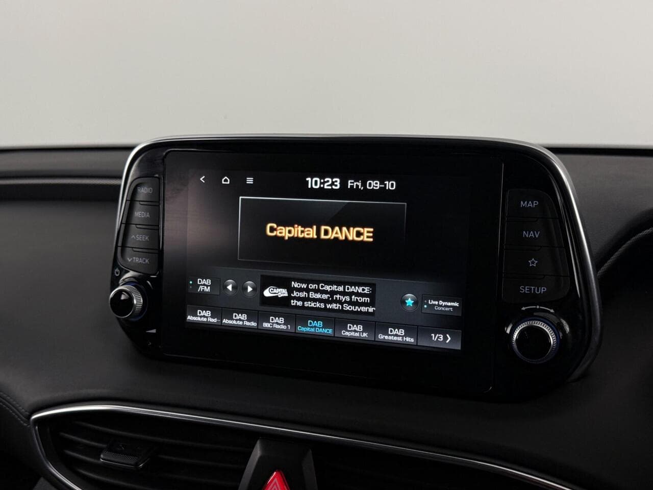 Hyundai Santa Fe thumbnail Infotainment System