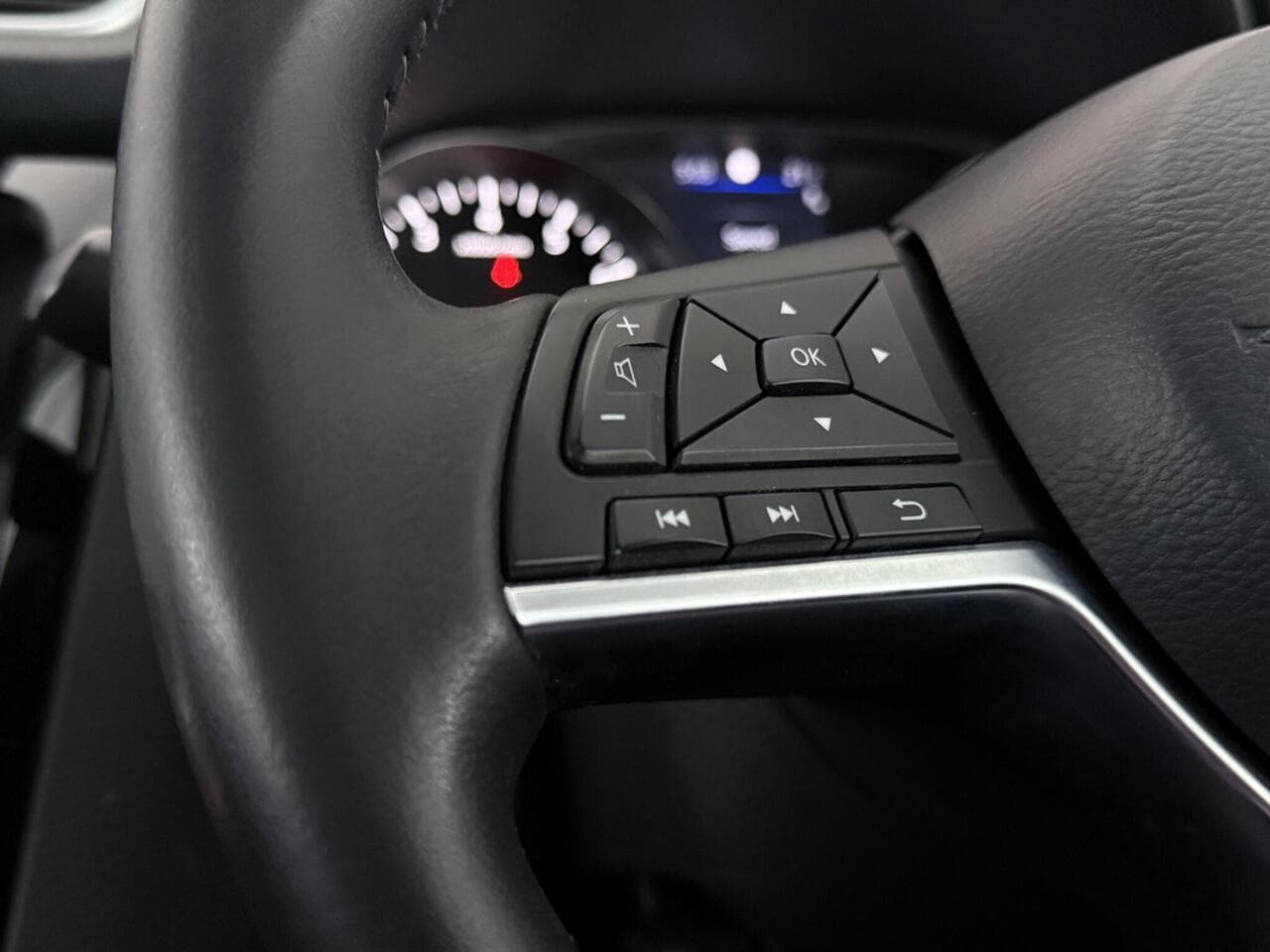 Nissan Qashqai thumbnail Misc Controls