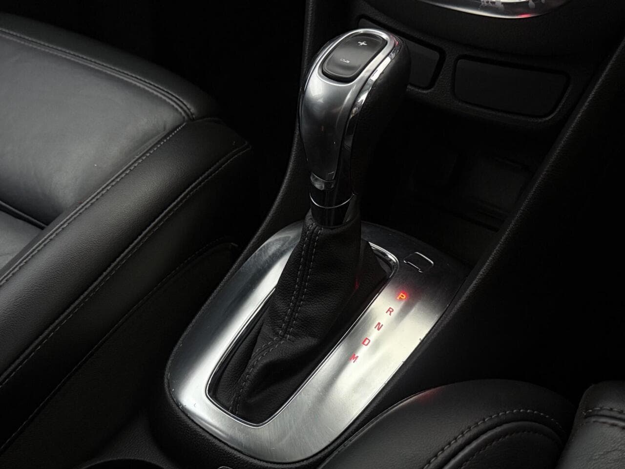 Vauxhall Mokka thumbnail Interior Front