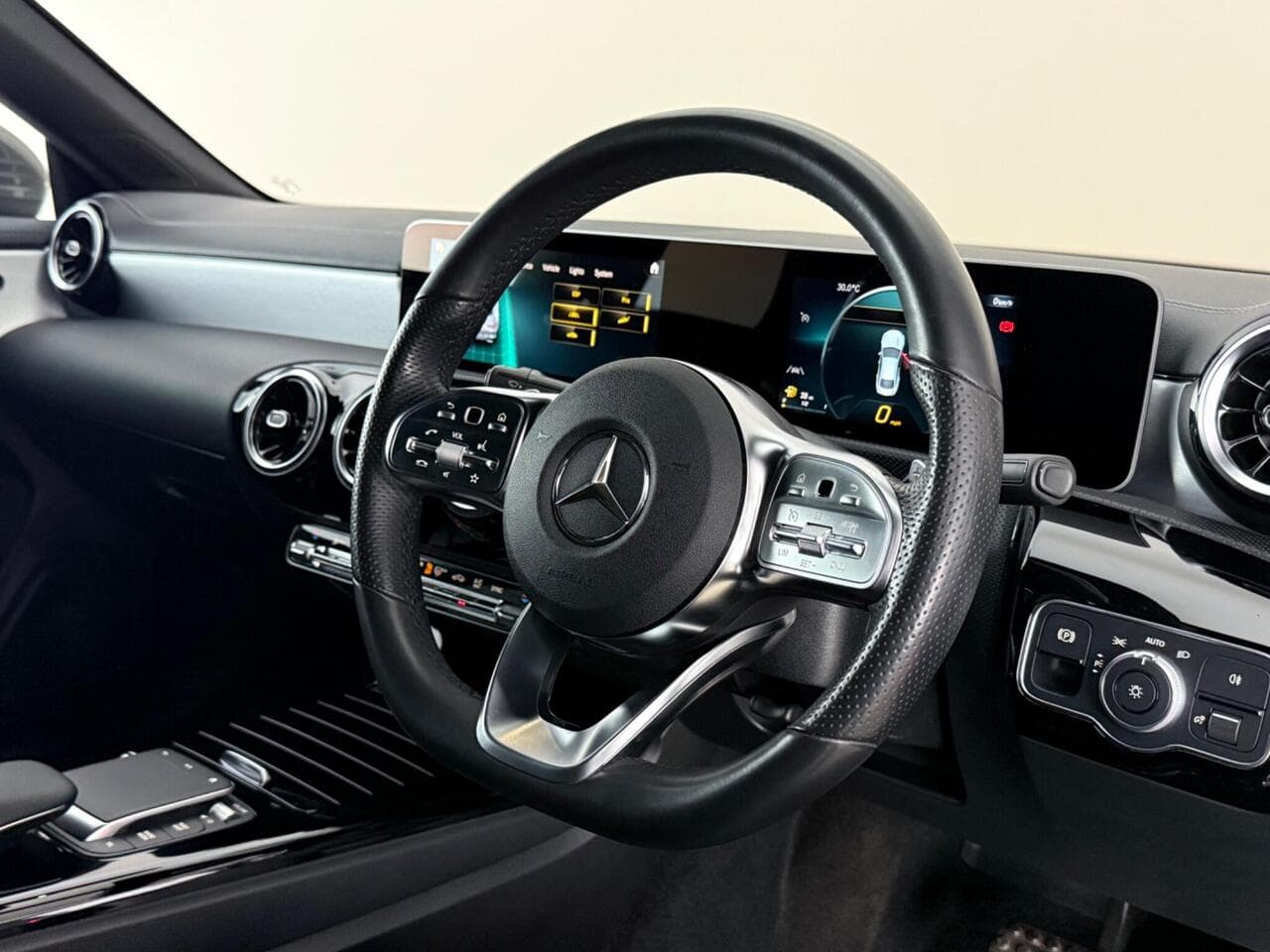Mercedes-Benz CLA thumbnail Steering Wheel