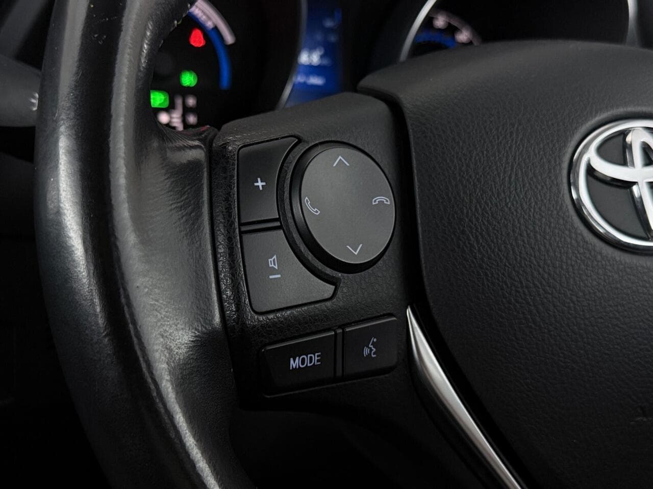 Toyota Auris thumbnail Misc Controls