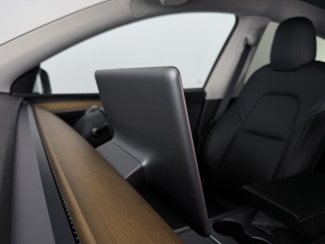 Tesla Model Y thumbnail Seat Front Passenger