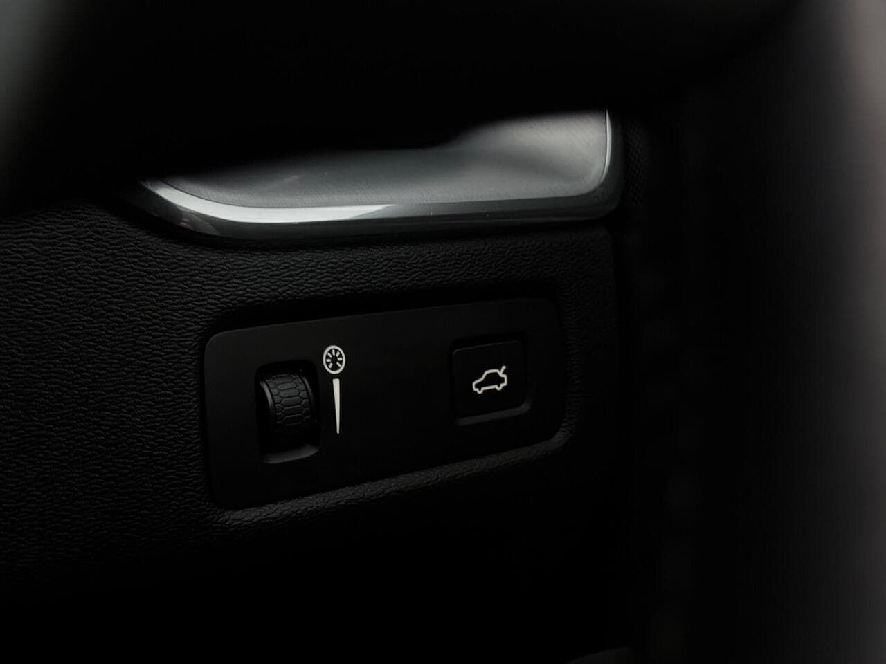 Volvo XC60 thumbnail Misc Controls