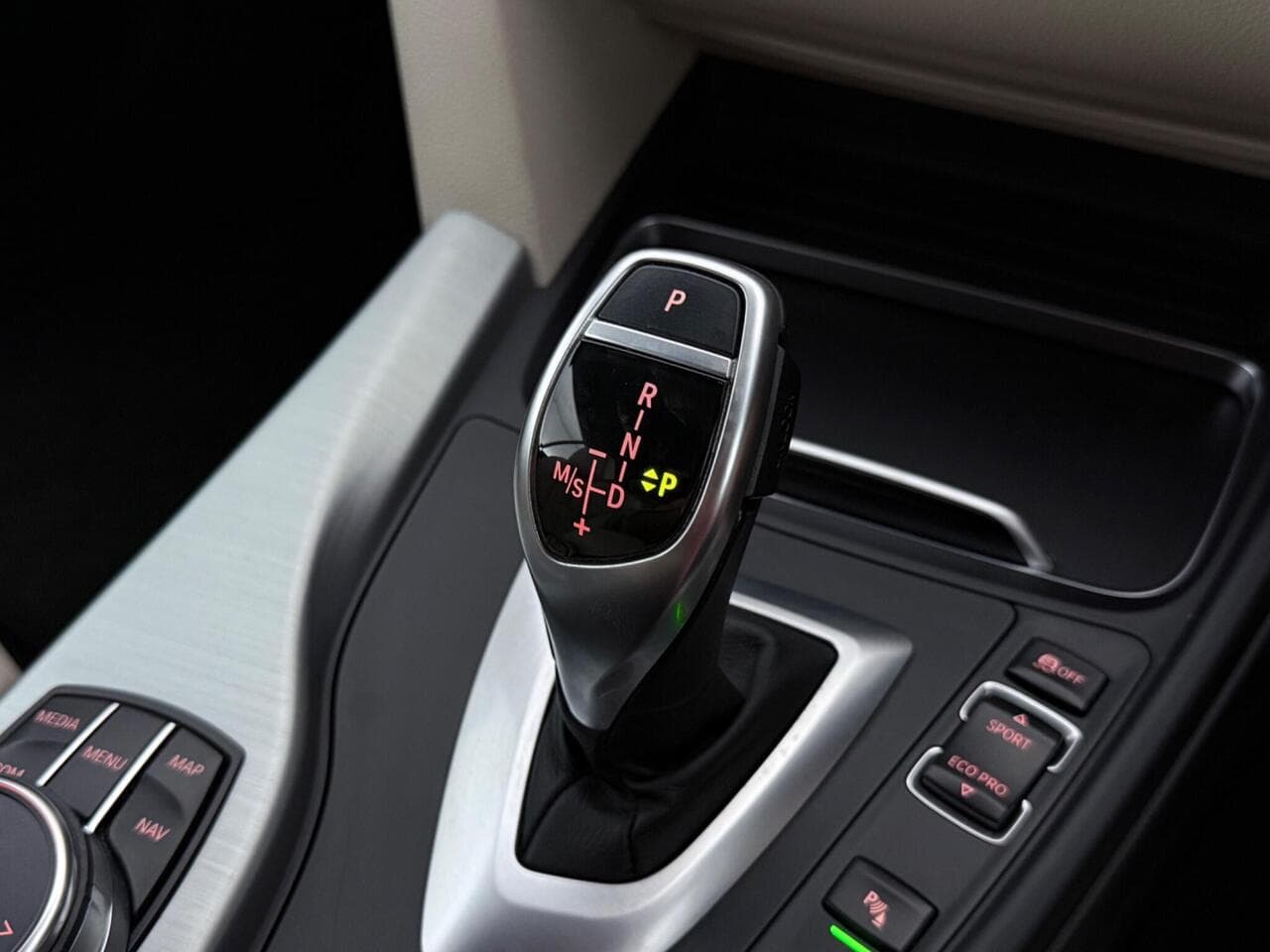 BMW 4 Series thumbnail Interior Front