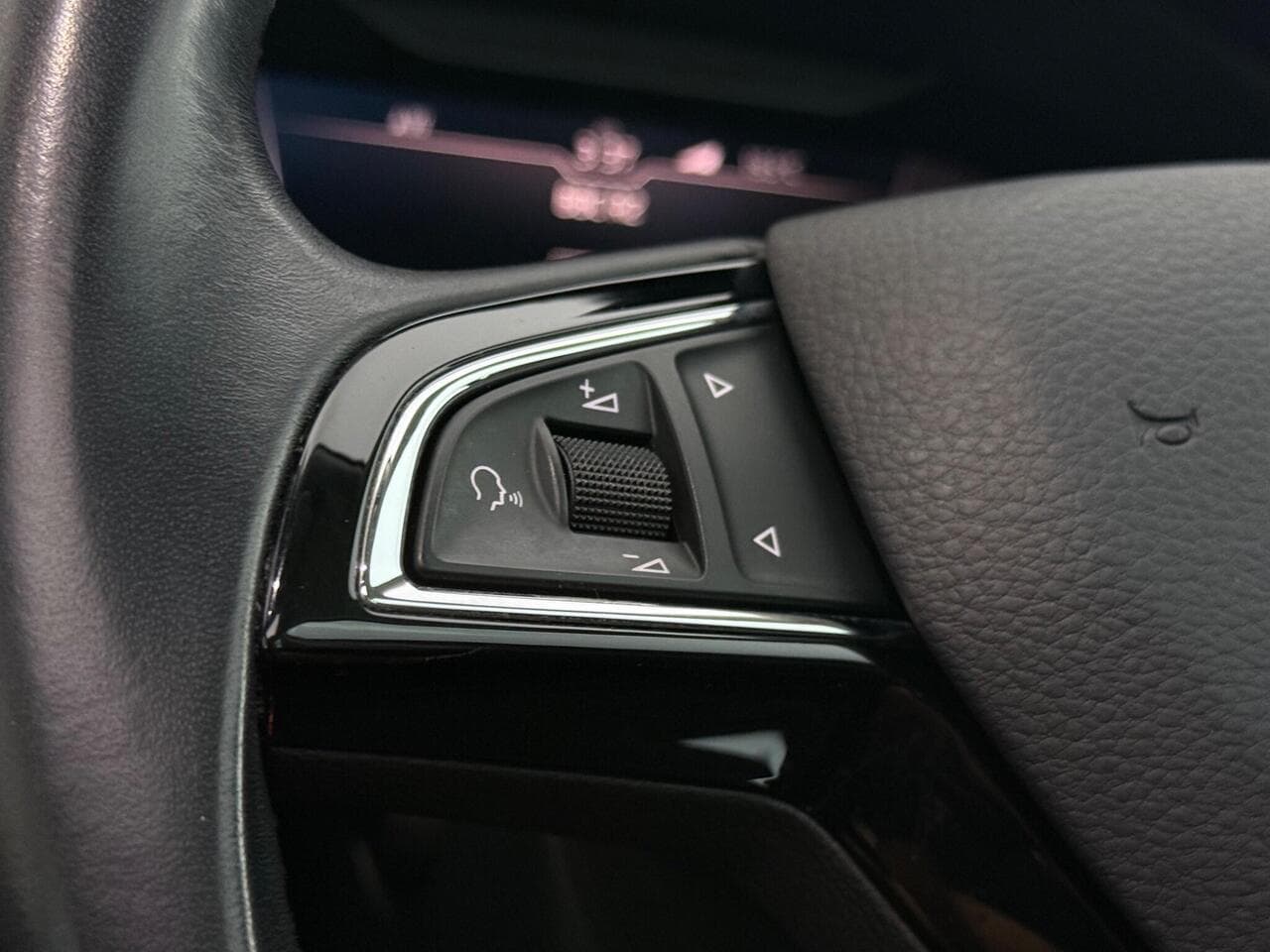 Skoda Karoq thumbnail Misc Controls