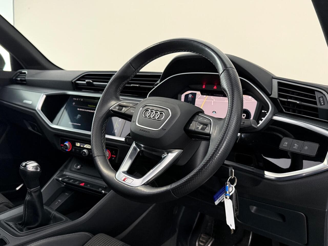 Audi Q3 thumbnail Interior Front