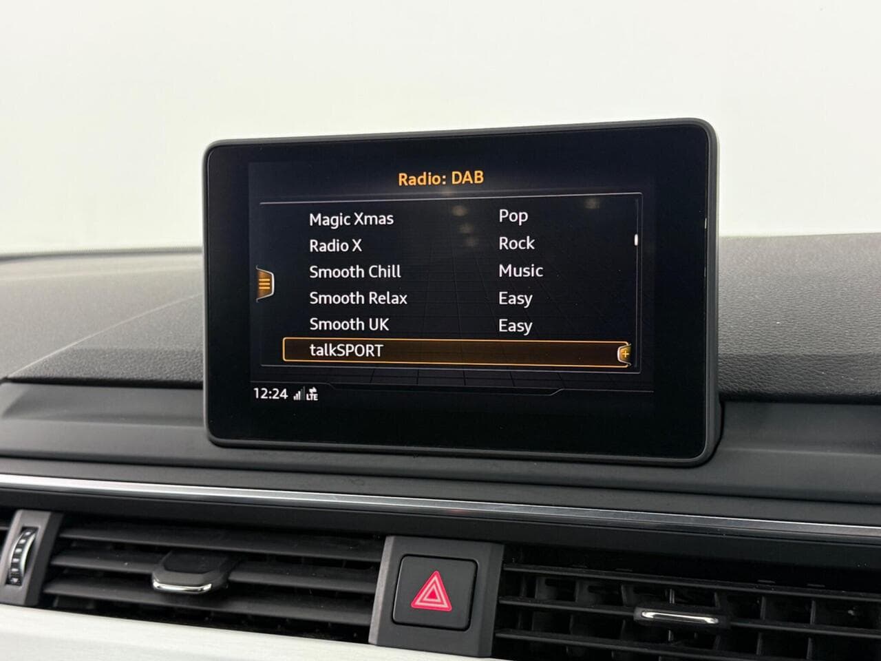 Audi A4 thumbnail Infotainment System