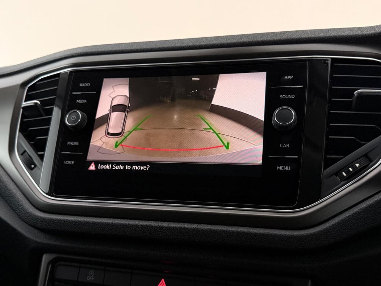 Volkswagen T-Roc thumbnail Infotainment System