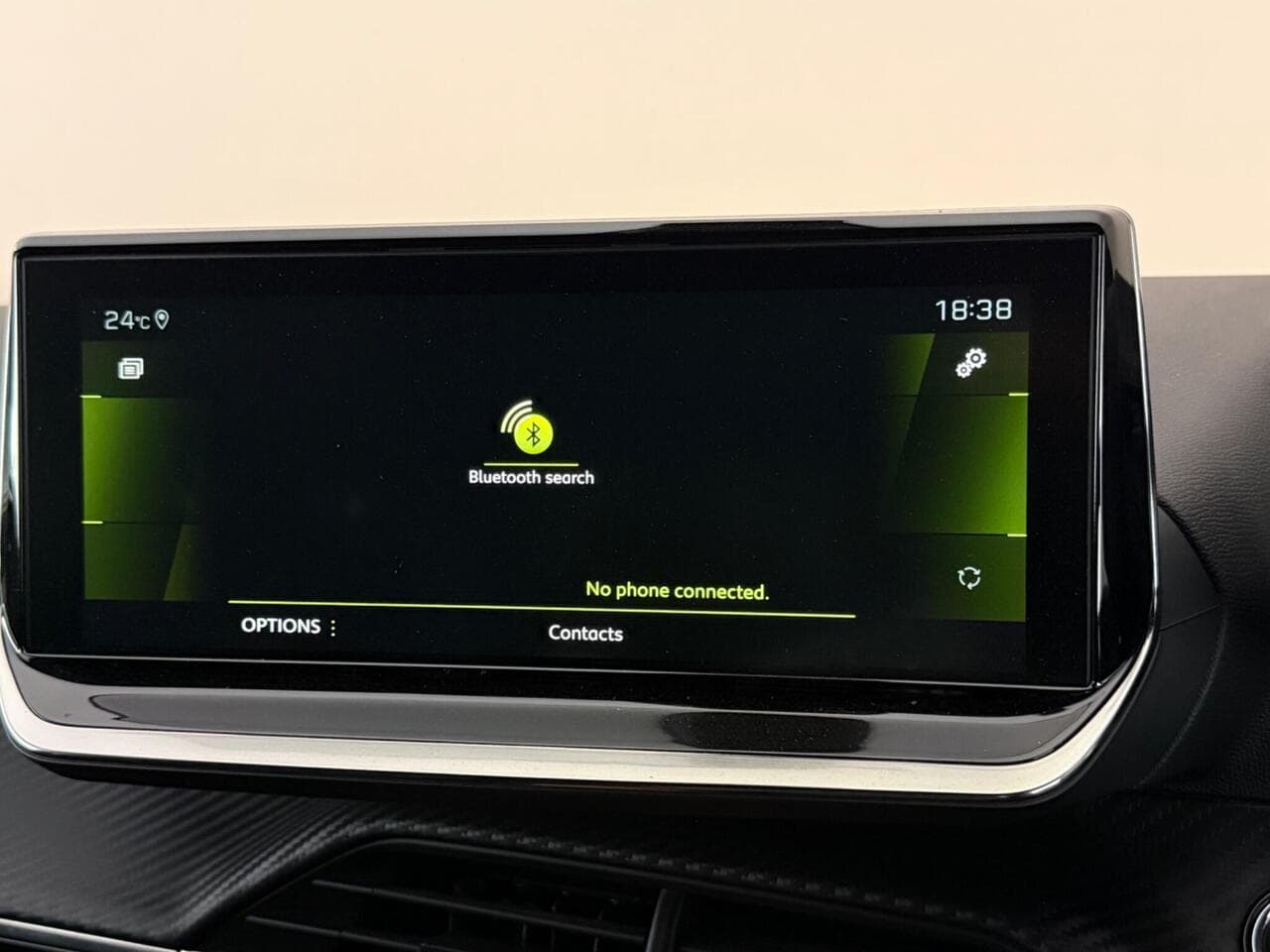 Peugeot 208 thumbnail Infotainment System