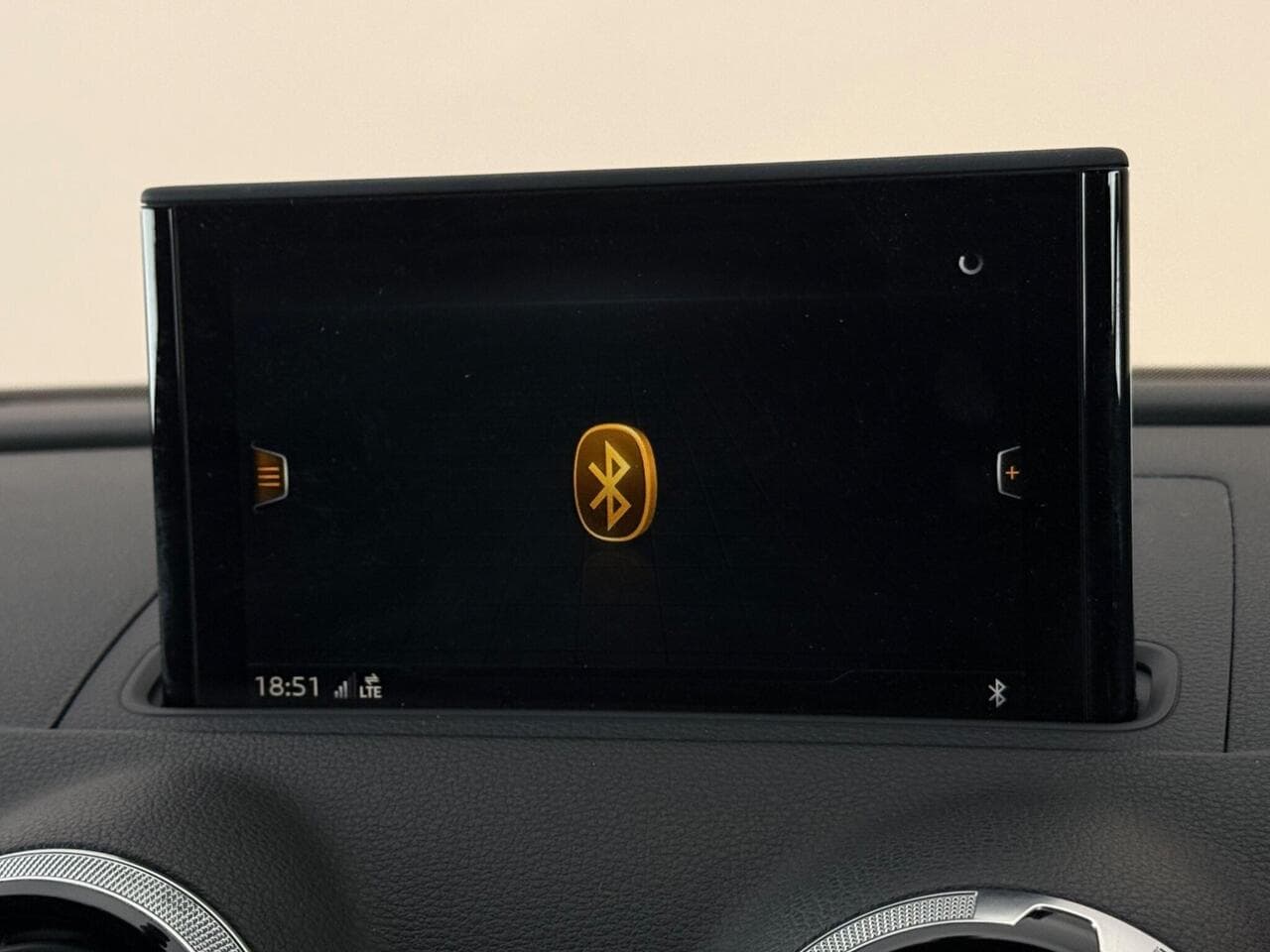 Audi A3 Cabriolet thumbnail Infotainment System