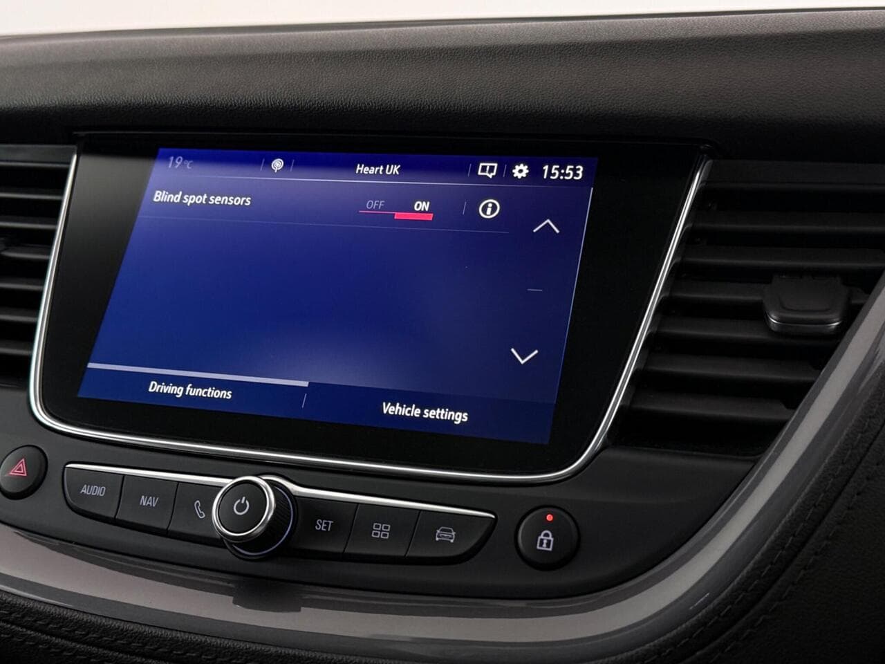 Vauxhall Grandland X thumbnail Infotainment System