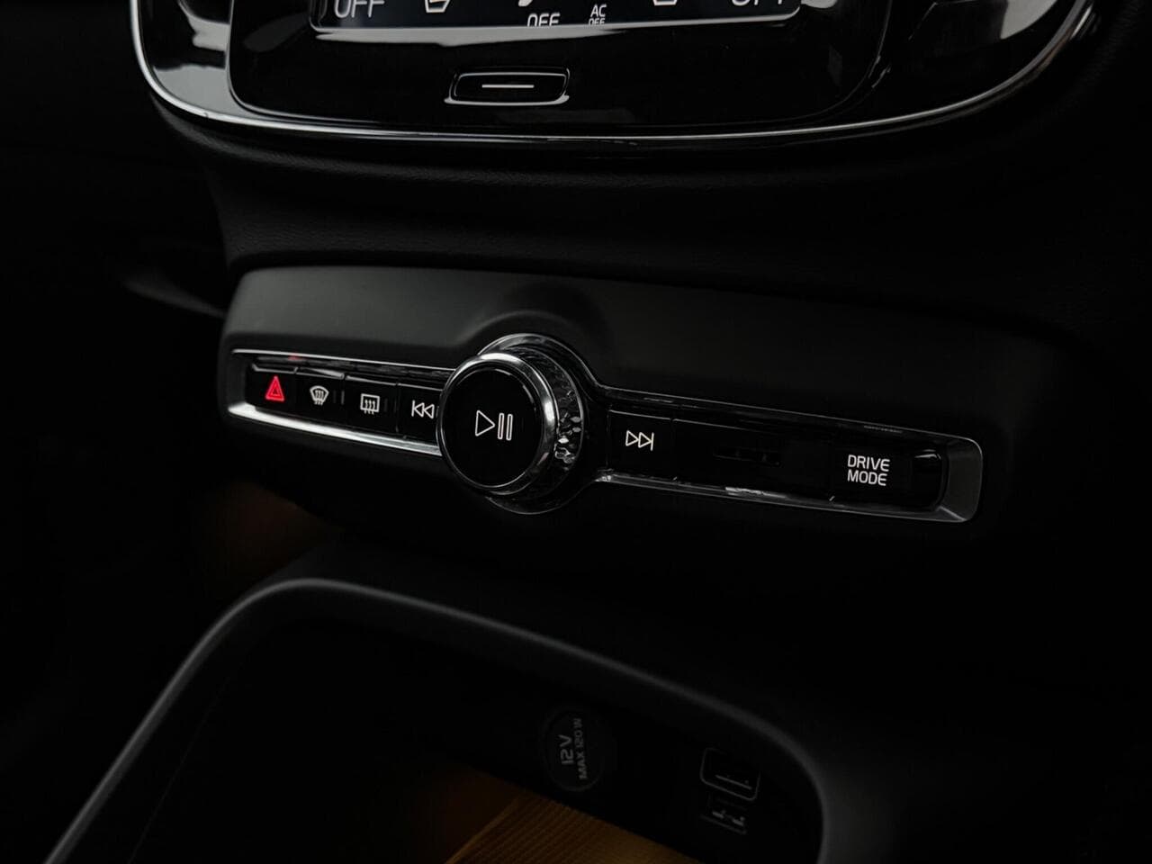 Volvo XC40 thumbnail Misc Controls