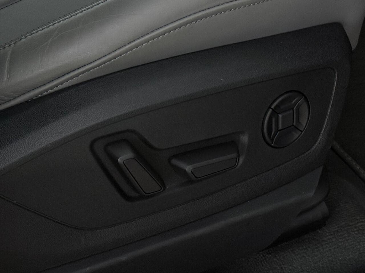Audi e-tron thumbnail Misc Controls