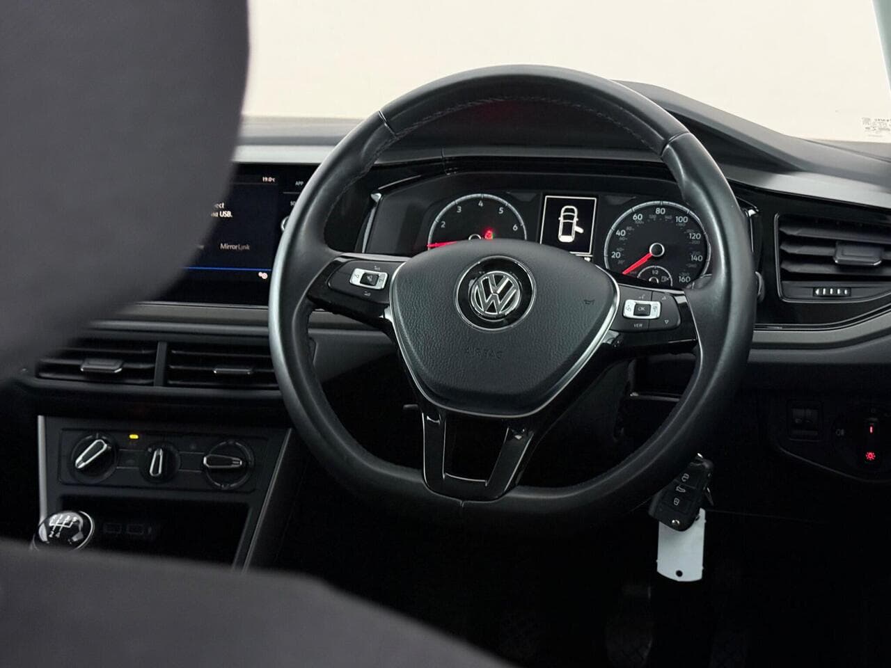 Volkswagen Polo thumbnail Steering Wheel