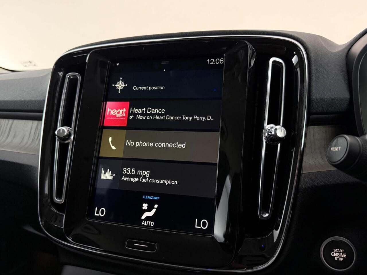 Volvo XC40 thumbnail Infotainment System