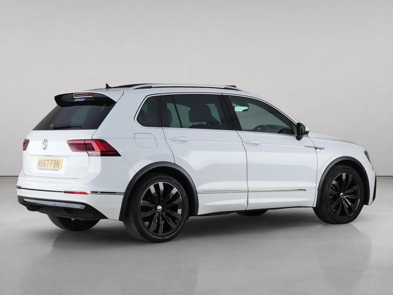 Volkswagen Tiguan thumbnail Rear Right