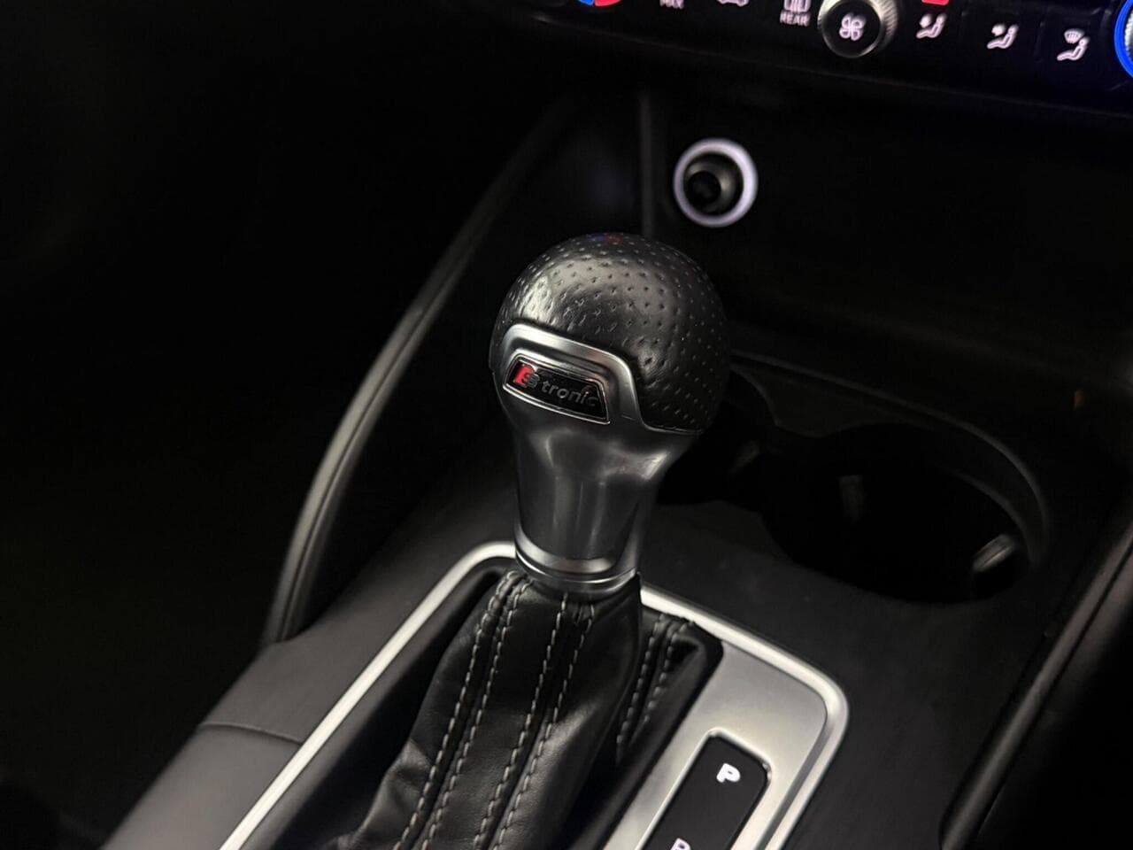 Audi A3 Cabriolet thumbnail Interior Front
