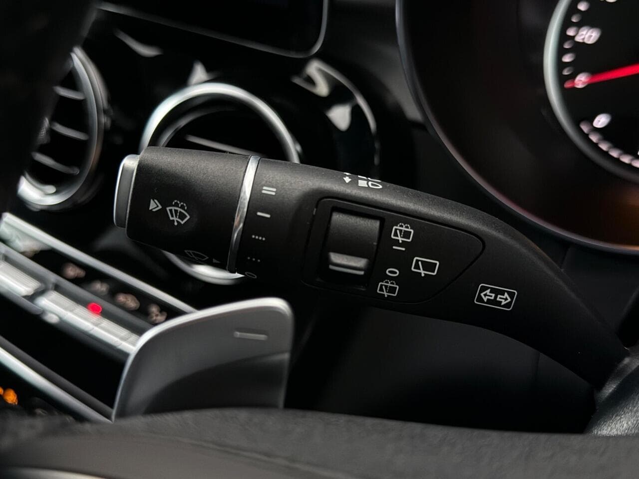 Mercedes-Benz GLC thumbnail Misc Controls