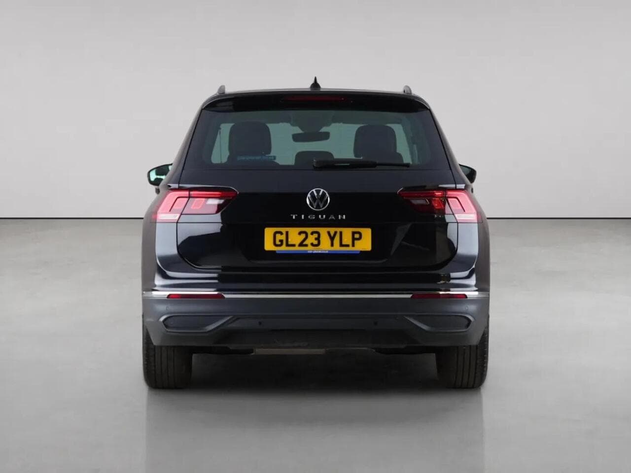 Volkswagen Tiguan thumbnail Rear