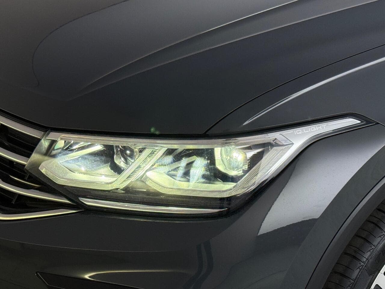 Volkswagen Tiguan thumbnail Lights Front