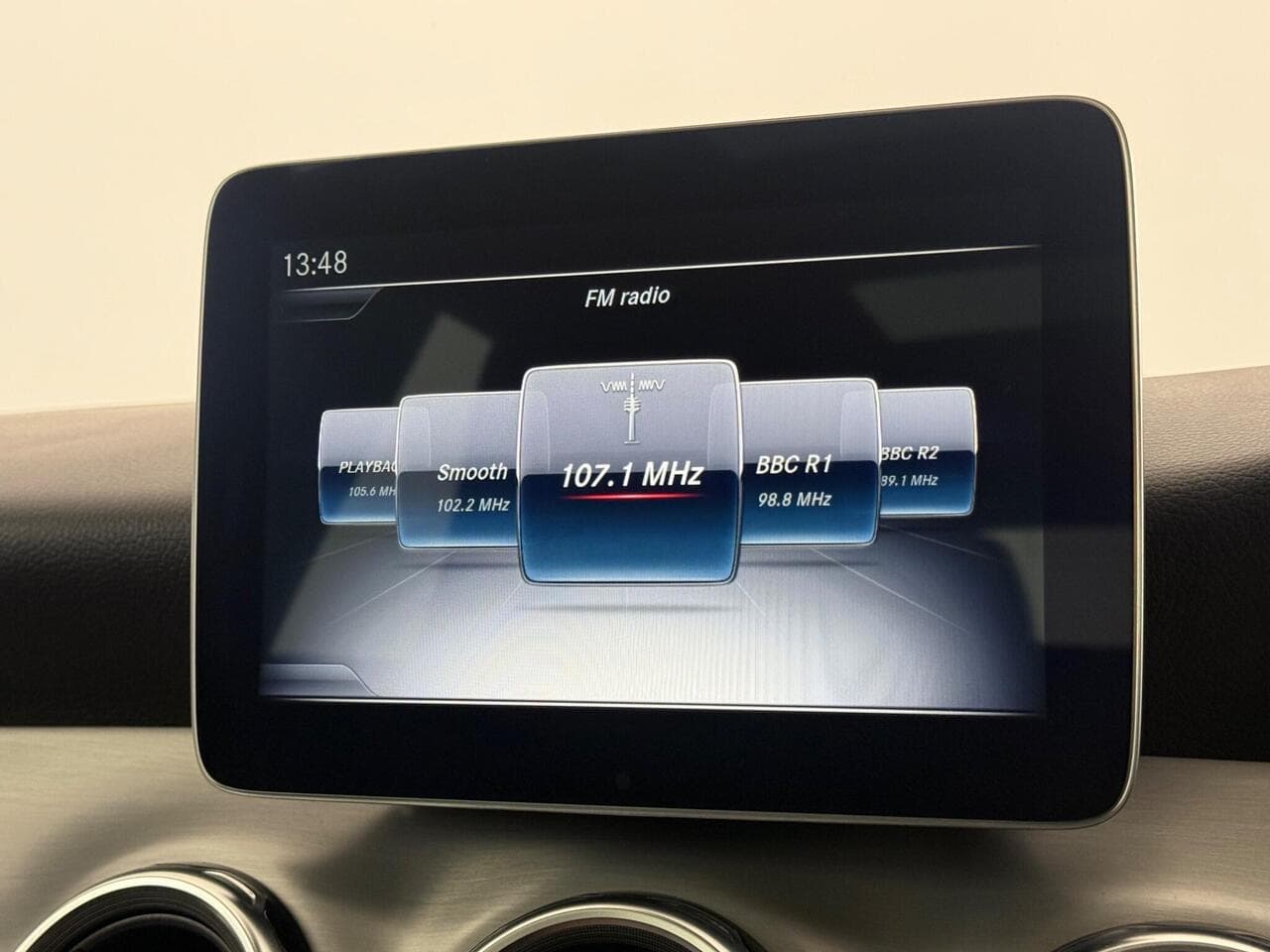 Mercedes-Benz GLA thumbnail Infotainment System
