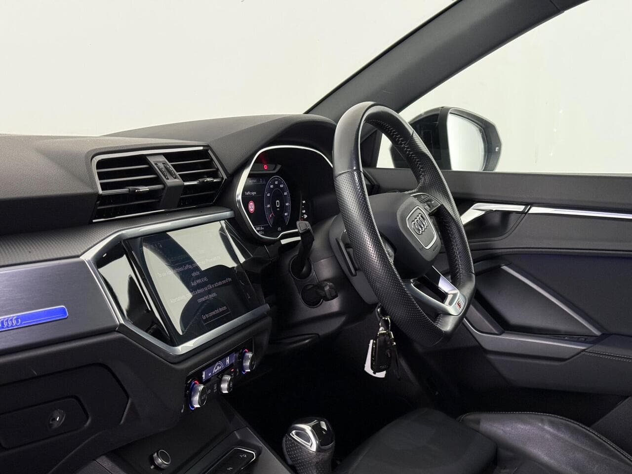 Audi Q3 thumbnail Interior Front