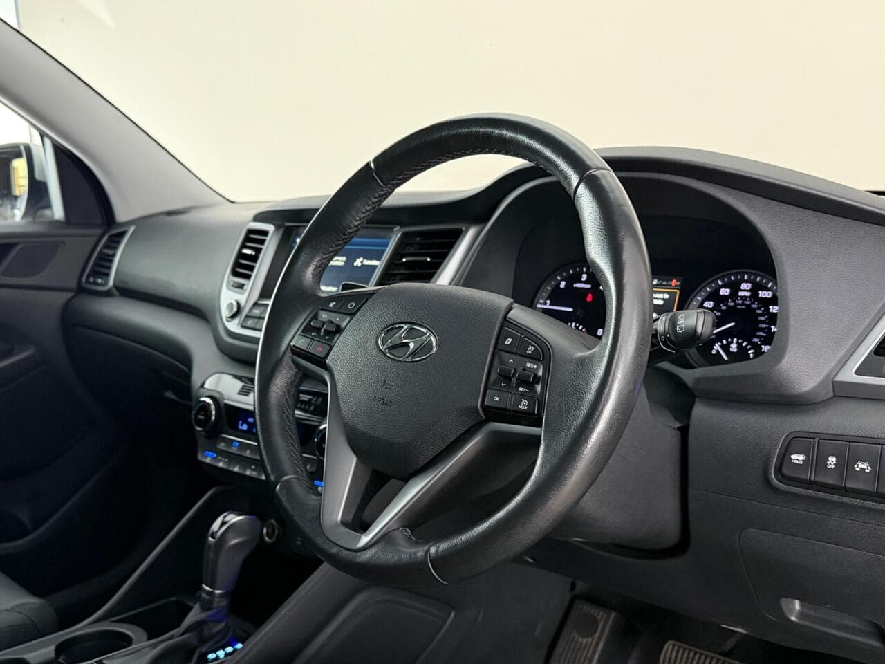 Hyundai TUCSON thumbnail Interior Front