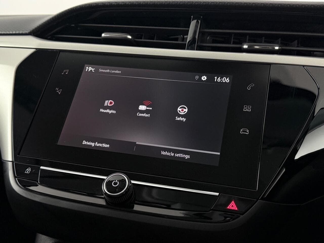 Vauxhall Corsa thumbnail Infotainment System