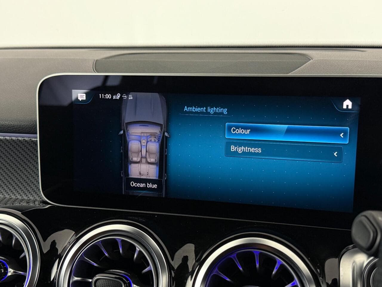 Mercedes-Benz GLB thumbnail Infotainment System