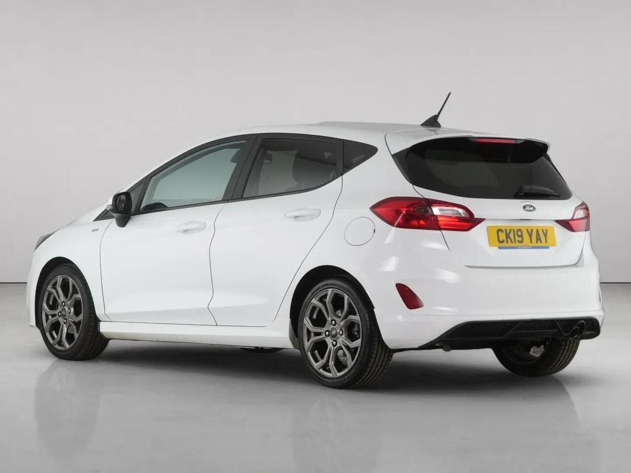 Ford Fiesta thumbnail Rear Left