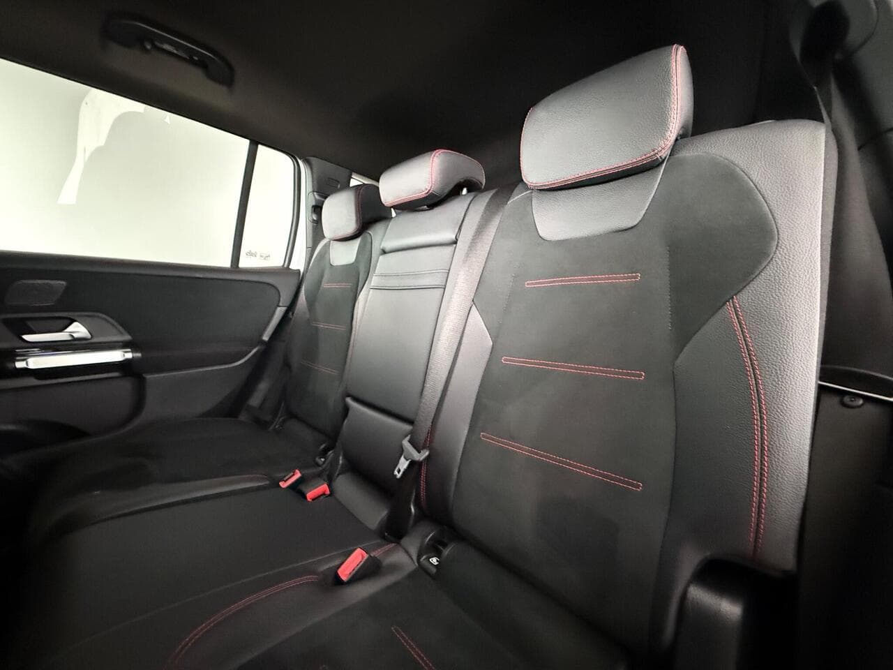 Mercedes-Benz GLB thumbnail Seats Rear