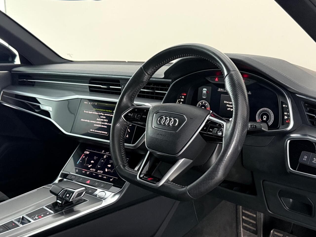 Audi A6 Saloon thumbnail Interior Front