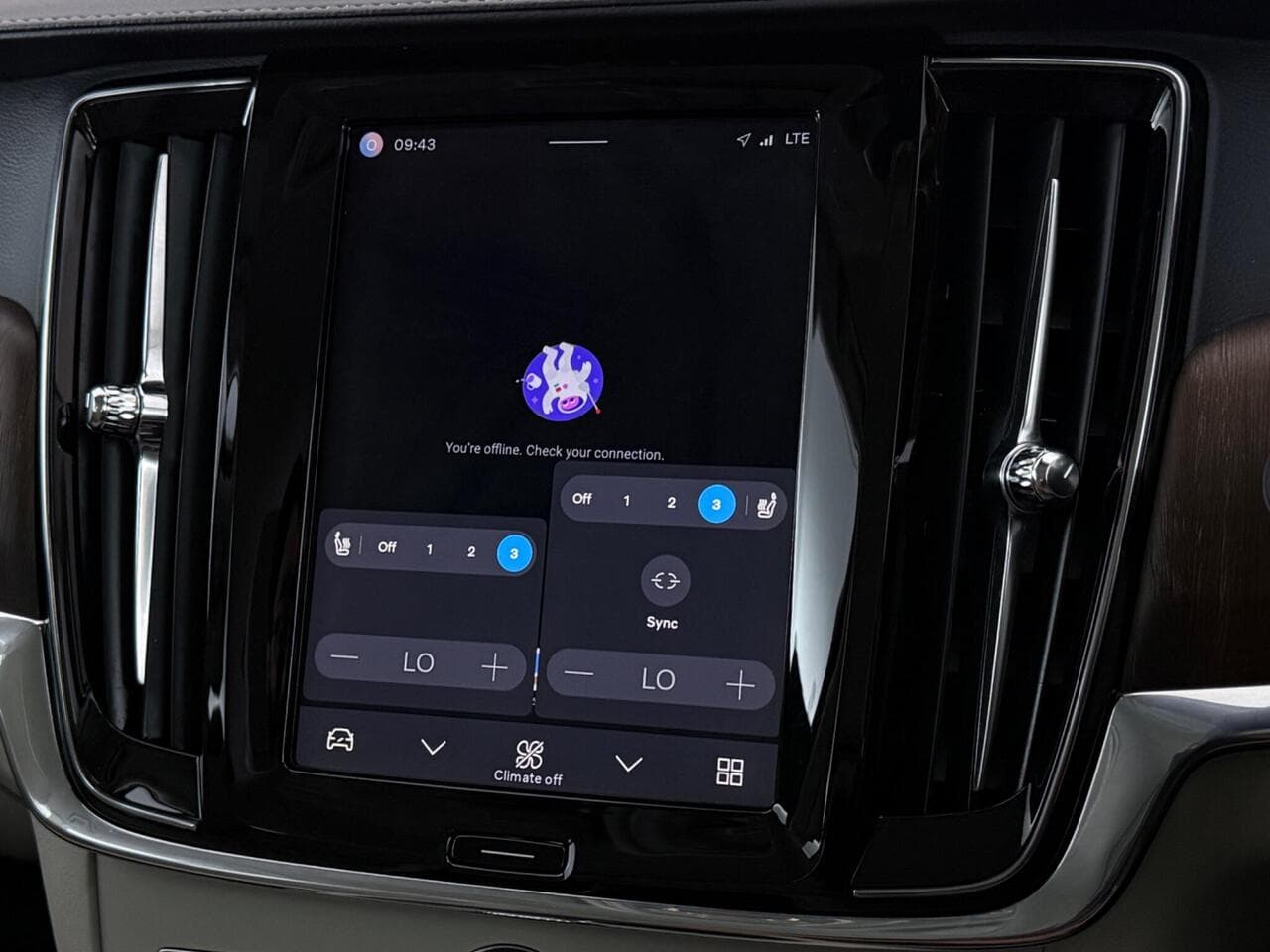 Volvo V90 Cross Country thumbnail Infotainment System