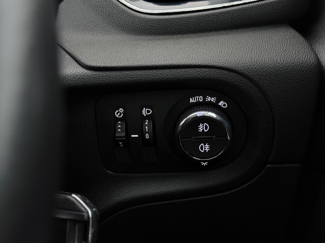 Vauxhall Grandland X thumbnail Misc Controls