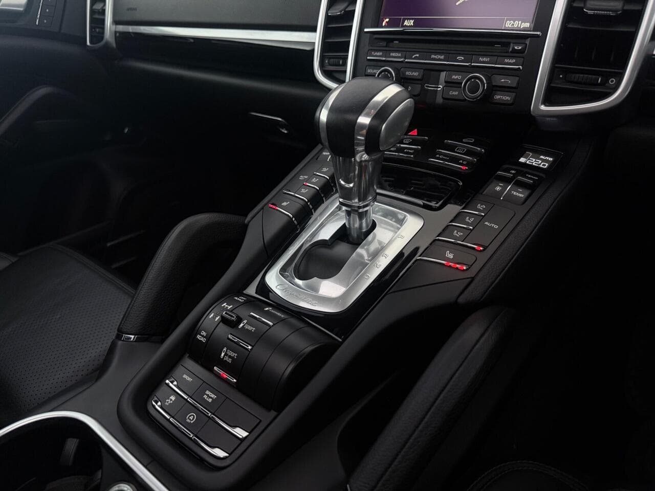 Porsche Cayenne thumbnail Interior Front