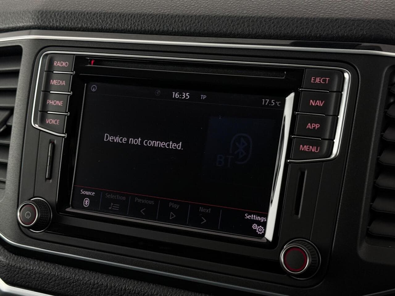 Volkswagen Amarok thumbnail Infotainment System