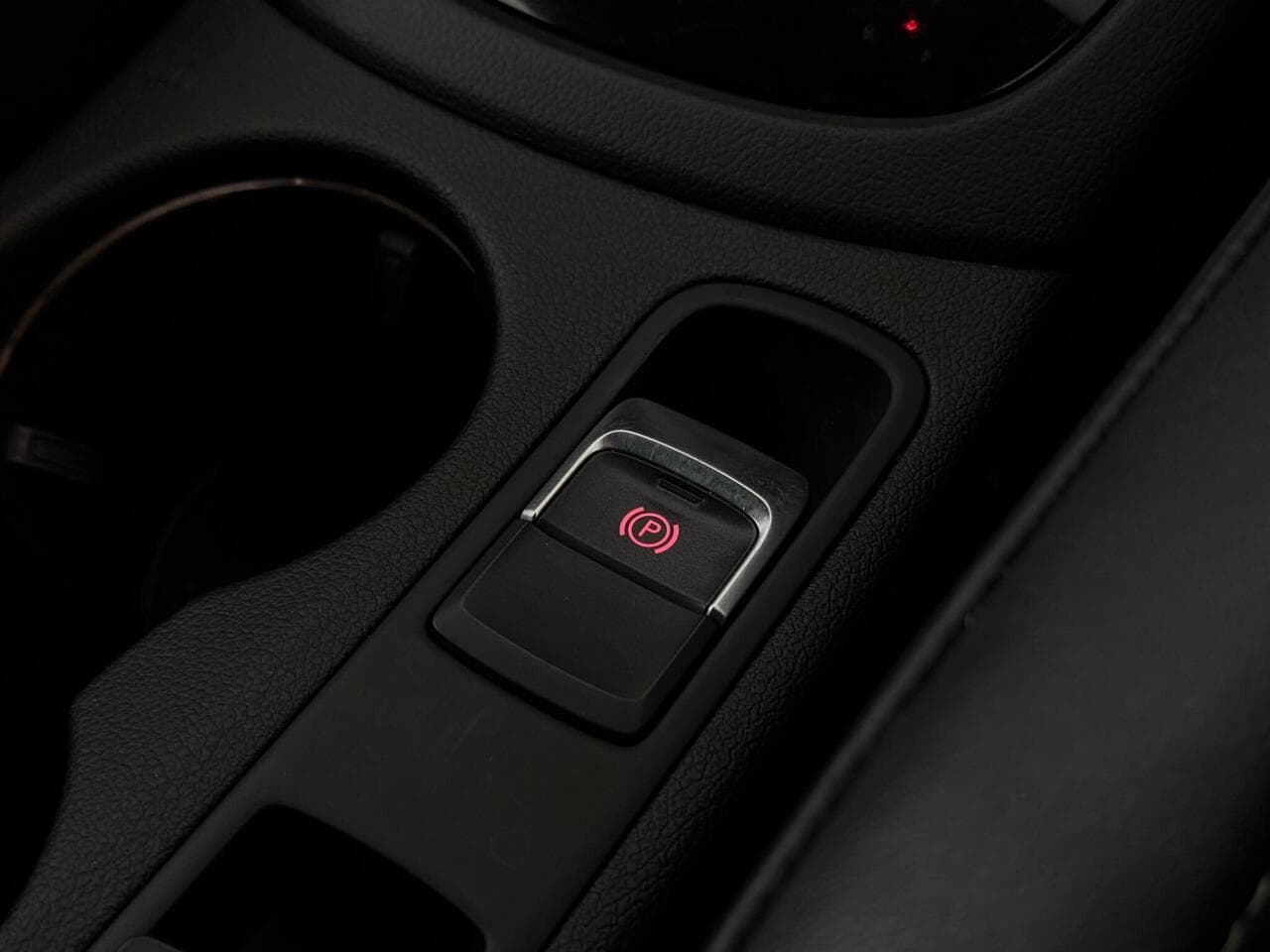 Audi Q3 thumbnail Misc Controls