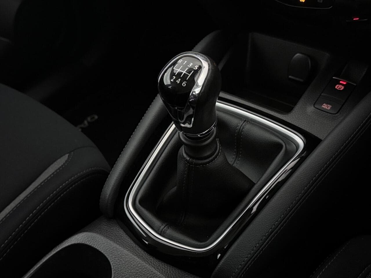 Nissan Qashqai thumbnail Interior Front