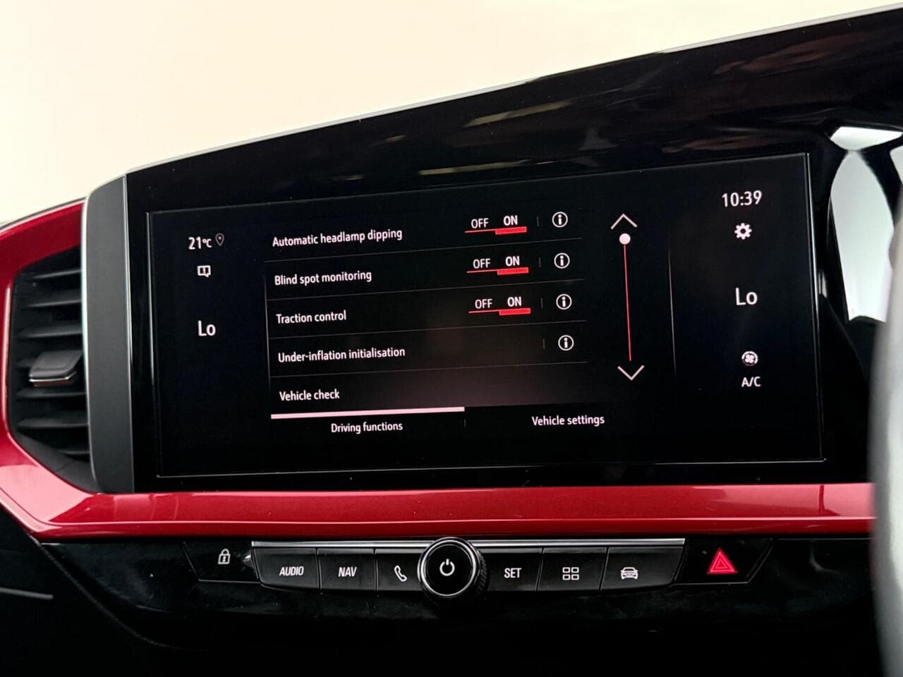 Vauxhall Mokka thumbnail Infotainment System