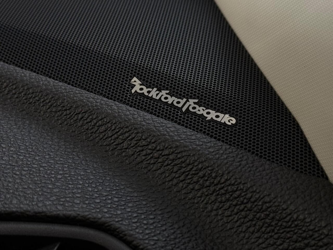 Mitsubishi Eclipse Cross thumbnail Inconclusive