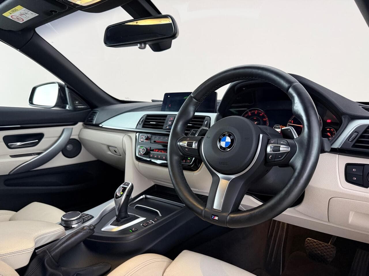 BMW 4 Series thumbnail Interior Front