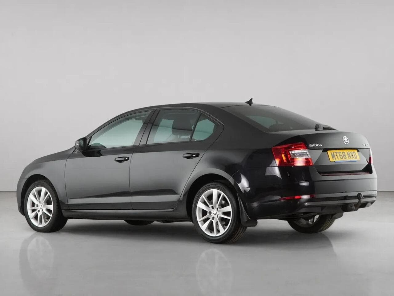 Skoda Octavia thumbnail Rear Left