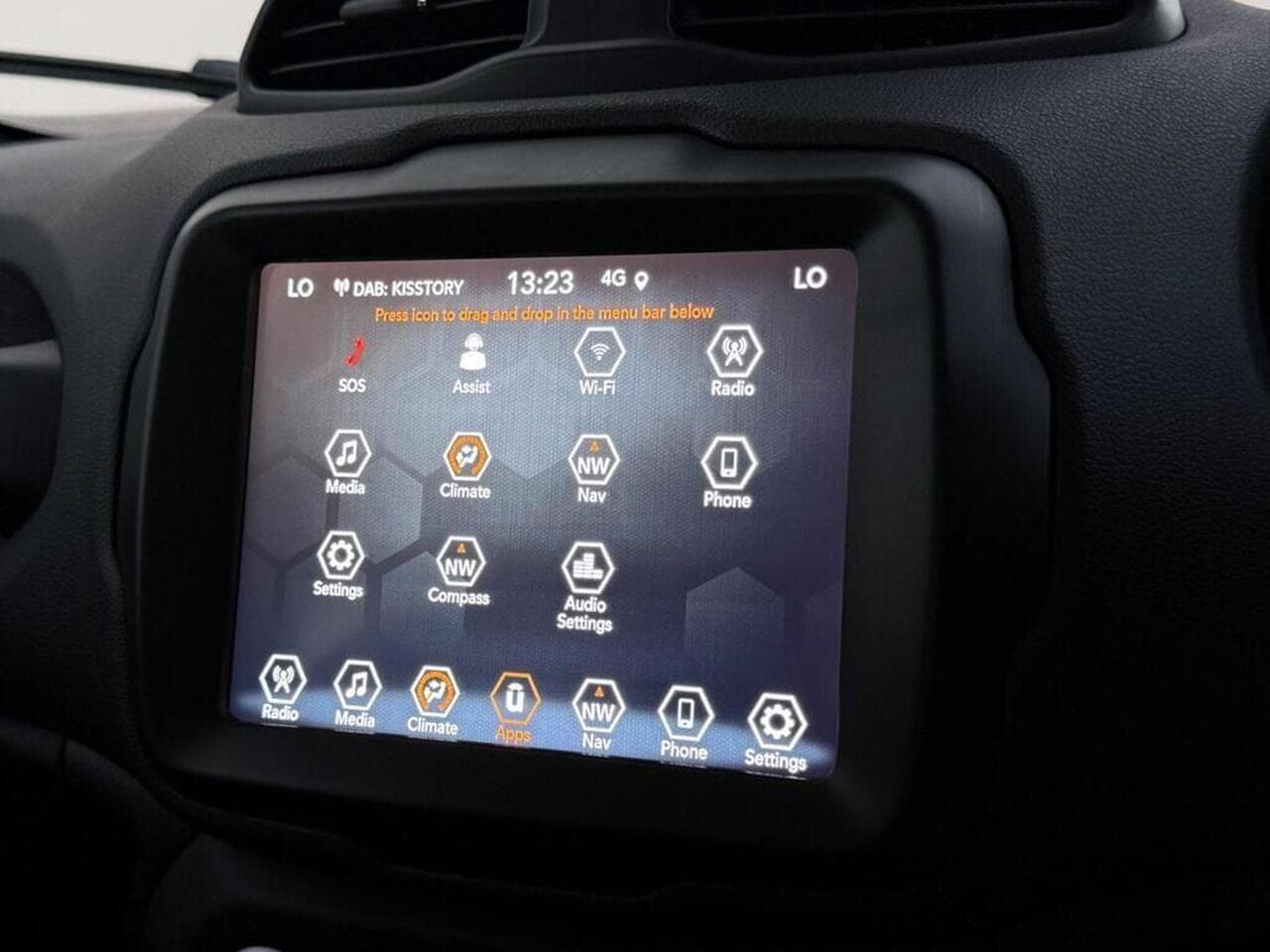 Jeep Renegade thumbnail Infotainment System