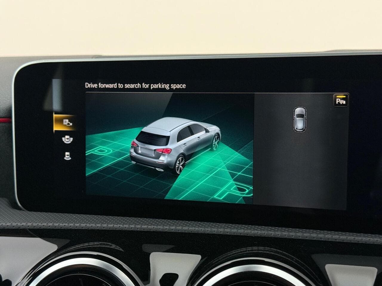 Mercedes-Benz A Class thumbnail Infotainment System